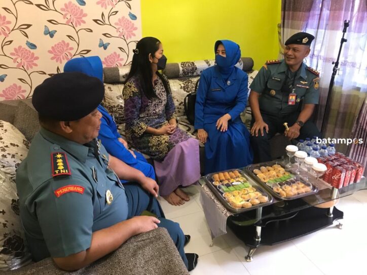 Danwing Udara I Puspenerbal Santuni Istri Prajurit yang Gugur