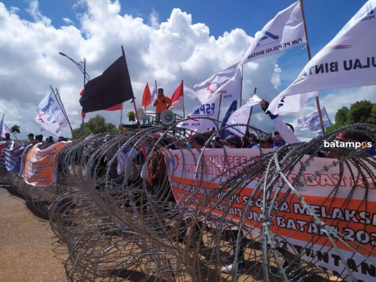 Demo ke Kantor Gubkepri, Buruh Tolak UU Cipta Kerja