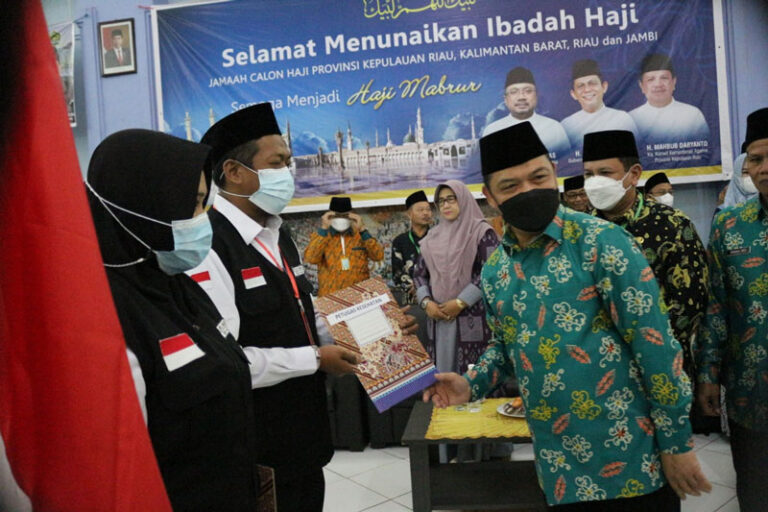 Enam JCH Kloter 2 Tunda Berhaji