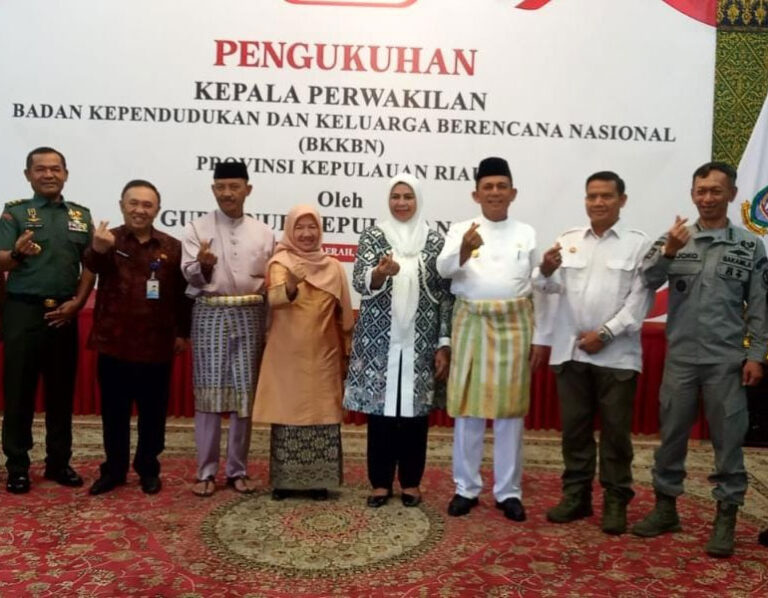 Gubernur Kepri, Ansar Ahmad, Kukuhkan Rohina sebagai Kepala BKKBN Perwakilan Kepri