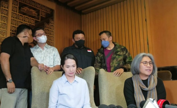 Indah Kurnia Tak Tega Lihat Video Anaknya, Justin Frederick Dipukuli