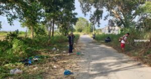 Warga RT 007 RW 002 Tanjunguban Selatan Doakan Pembuang Sampah di Jalan An Nur Dapat Hidayah