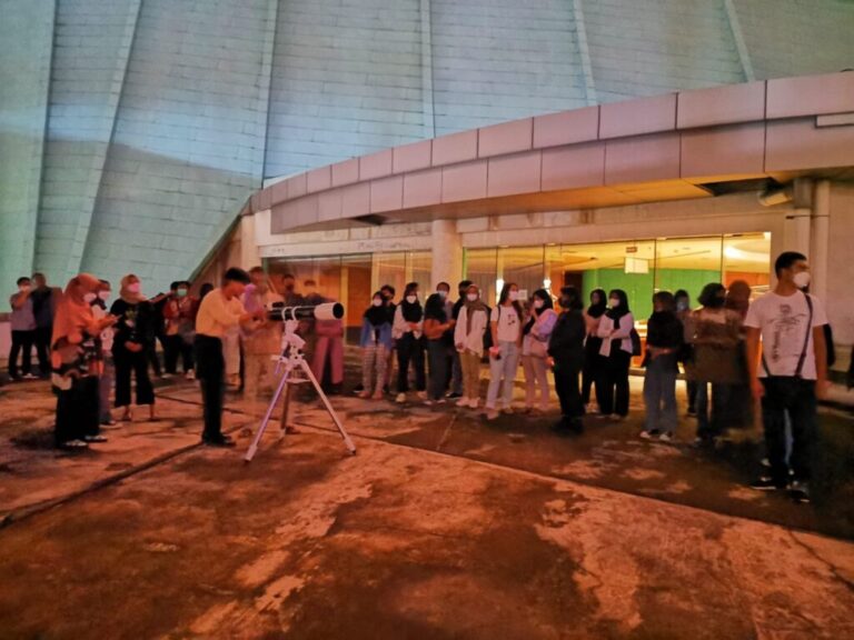 Teleskop Luar Angkasa James Webb yang Memompa Minat terhadap Astronomi