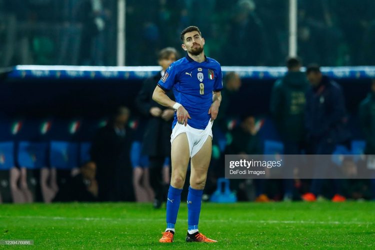 Jorginho Salah Tanda Tangani Jersey