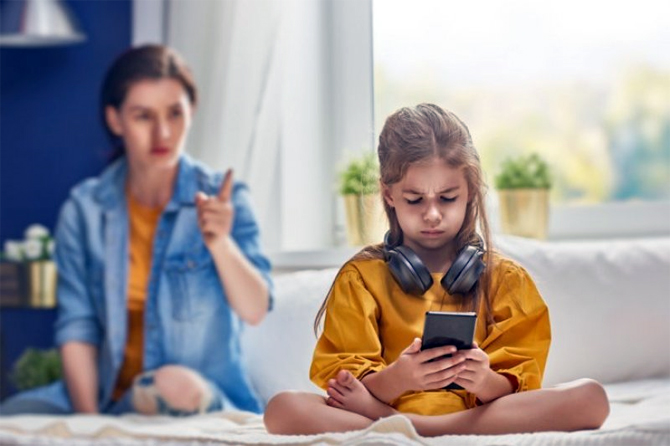 Ortu Jadi Sahabat Anak Agar Anak Terhindar Kecanduan Gadget