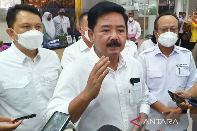 Hadi Perintahkan Kantor BPN Buka Sabtu-Minggu