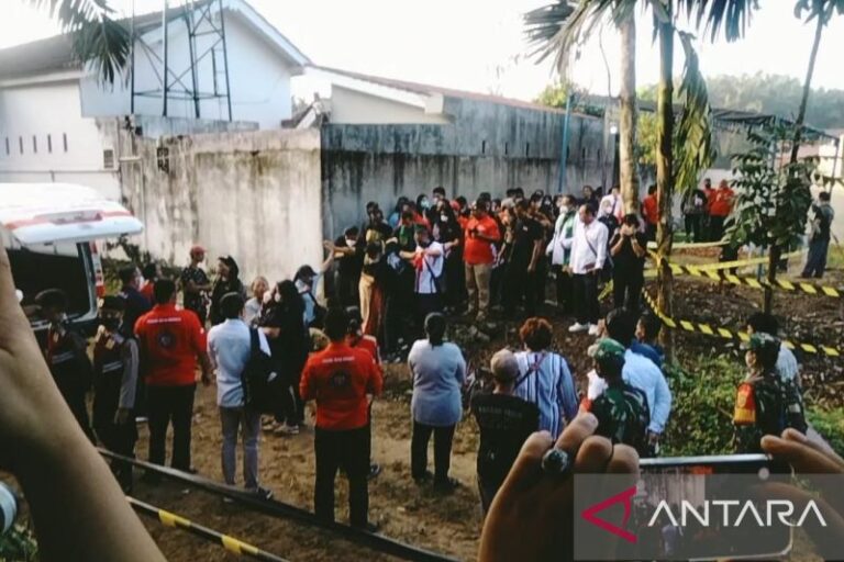 Autopsi Brigadir J Dimulai, Kuburan Dibongkar