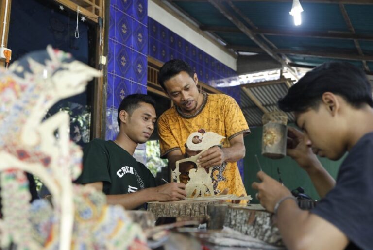 Kepuhsari, Wonogiri: Muasal Wayang di Tangan Dalang-Dalang Kondang dan Suvenir Asian Games