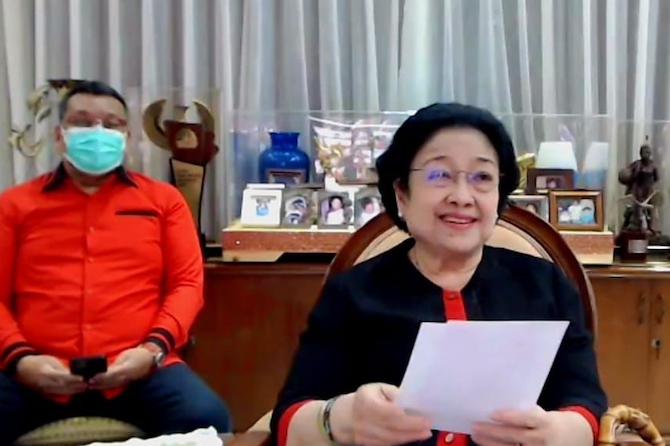 Megawati Instruksikan Seluruh Kader Kibarkan Bendera PDIP Setengah Tiang