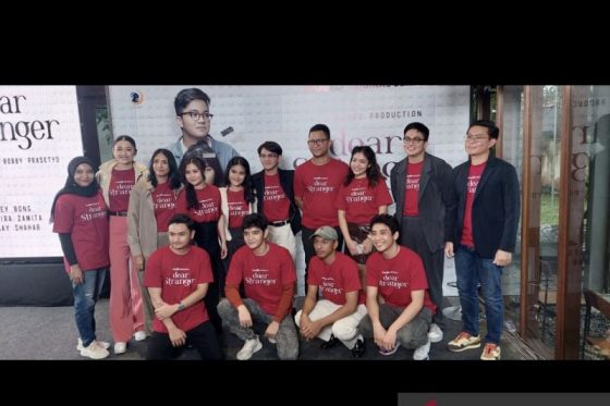 Prilly Latuconsina dan Umay Shahab Produseri Serial Dear Stranger