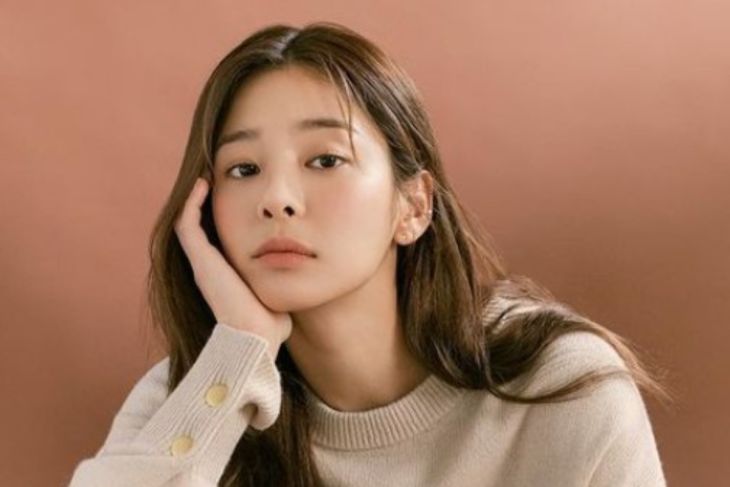 Riasan Natural Edgy, Glowing hingga Minimalis ala Artis Korea