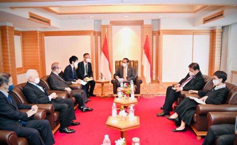 Airlangga Dampingi Presiden Jokowi Terima Kunjungan Ketua Liga Parlementer Jepang-Indonesia, Ini yang Dibahas