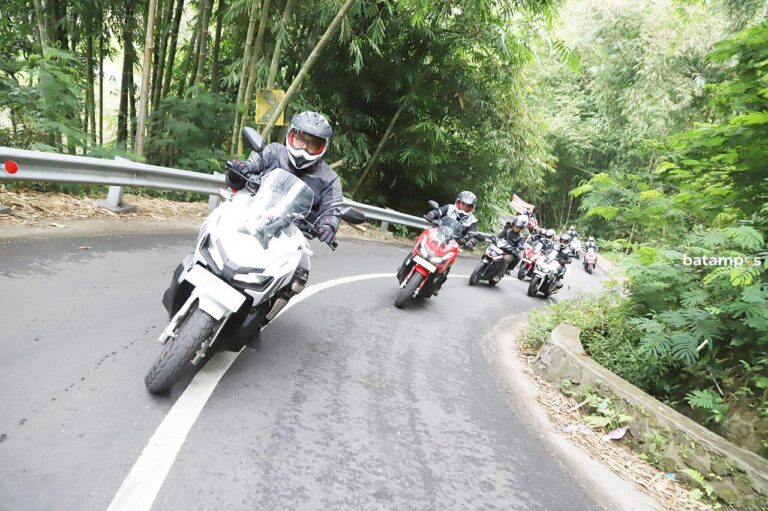 Astra Honda Motor: Berkendara dengan Motor Matik, Badan Condong ke Depan saat Tanjakan