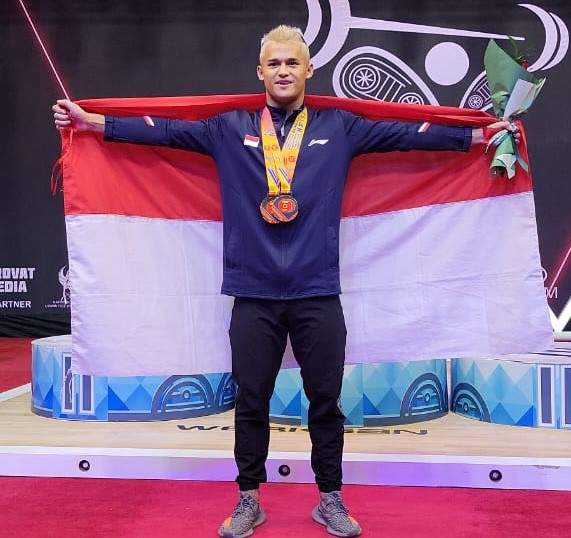 Lifter Rizki Juniansyah Pecahkan Rekor Dunia, Raih Tiga Emas