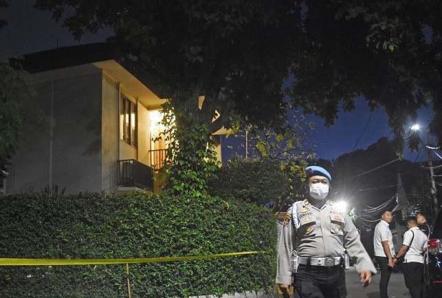 Kabareskrim Ikut Olah TKP di Rumah Kadiv Propam Saat Tengah Malam