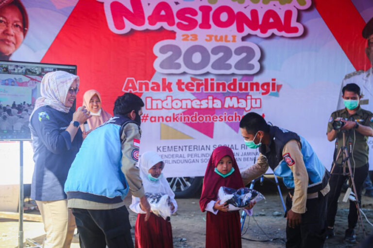 Bersama Kemensos Anak-anak Pengungsi Korban Gempa Majene Rayakan HAN 2022