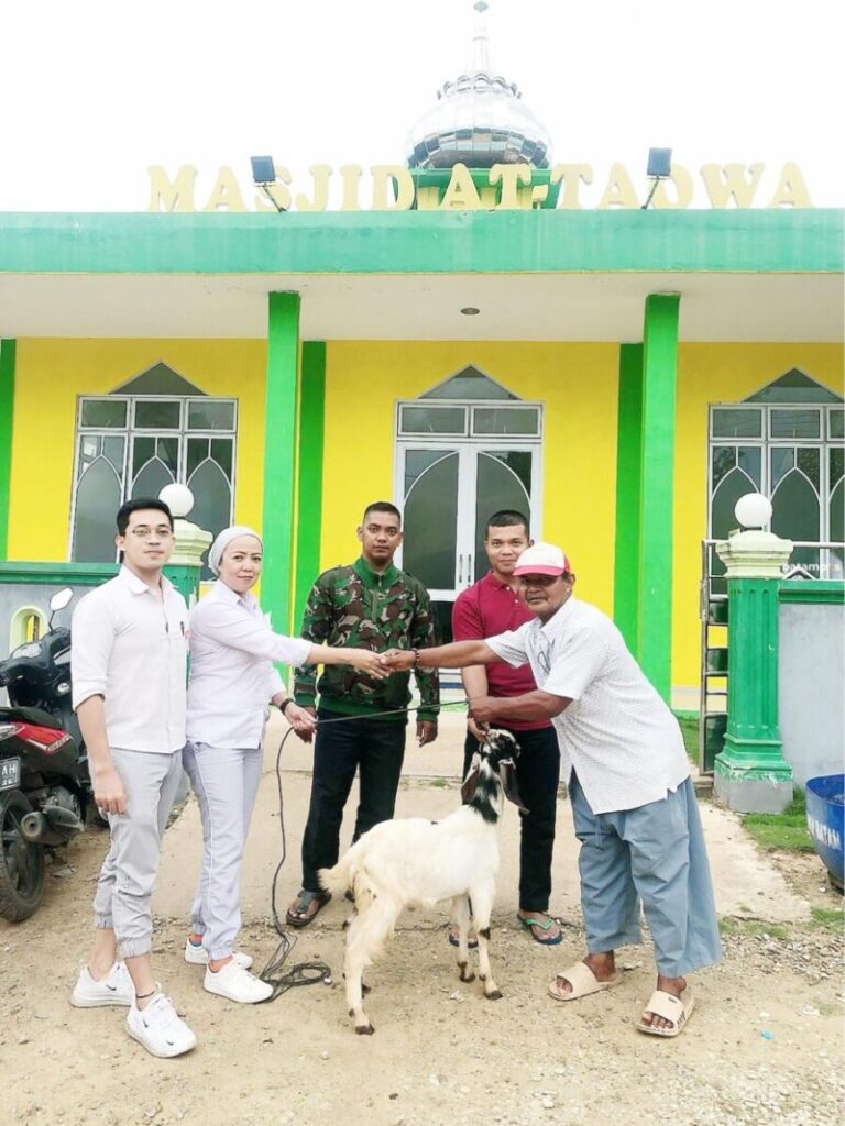 Satu Ekor Kambing untuk Panitia Kurban Masjid At-Taqwa