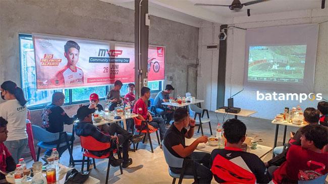 Honda Kepri Gelar Nobar MXGP dan Berbagi Kebahagian