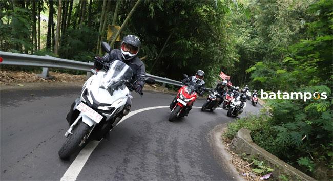 Begini Cara Naik Motor Matik di Tanjakan dan Turunan