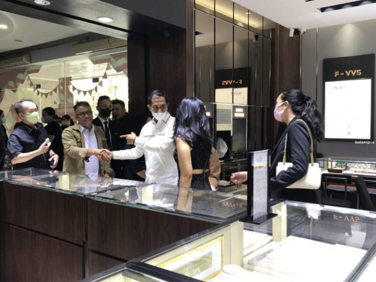 The Palace Mega Mall Dibuka, Bisa Beli Berlian Rp800 Ribuan