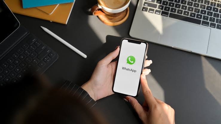 WhatsApp Nantinya Bisa Sembunyikan Status Online dan Simpan Pesan Temporer