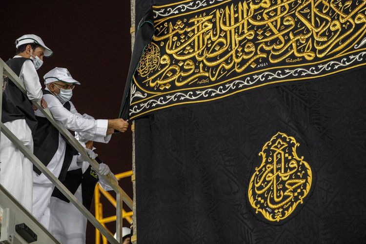 Kiswah Penutup Kakbah Diganti pada 1 Muharam