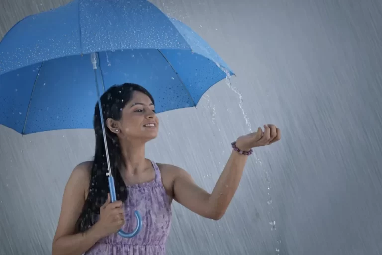 Ini 5 Kesalahan Perawatan Kulit yang Harus Dihindari Saat Musim Hujan