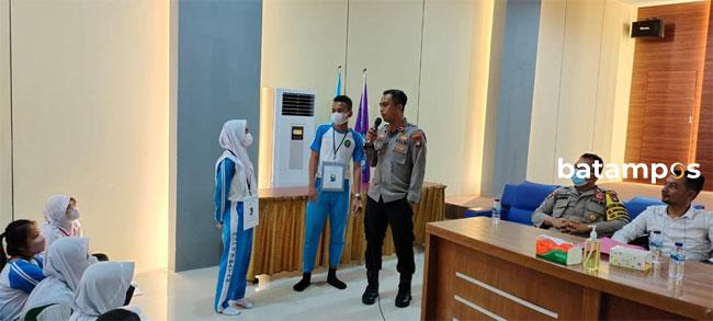 Polsek Sekupang Kunjungi Sekolah, Ini yang Dilakukan