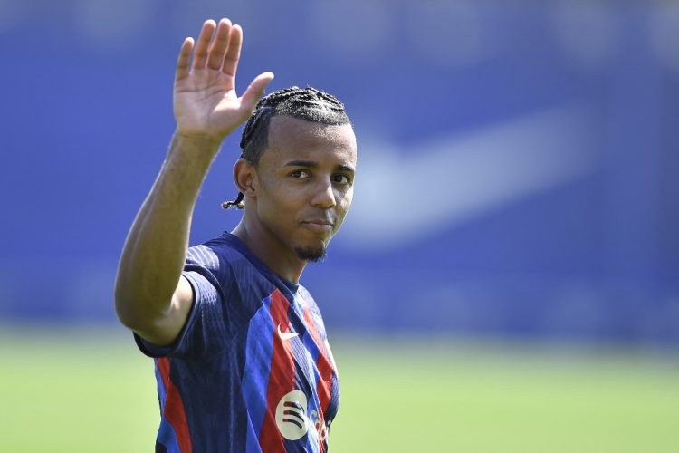 Jules Kounde Dikabarkan Frustrasi di Barcelona