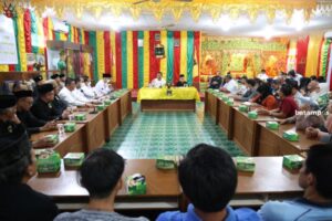 Temui Para Pedagang Anjung Cahaya, Gubernur Ansar Jelaskan Perihal Penataan Lokasi Jualan