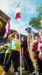 Gubkepri Bagikan 2.000 Bendera Merah Putih di Karimun