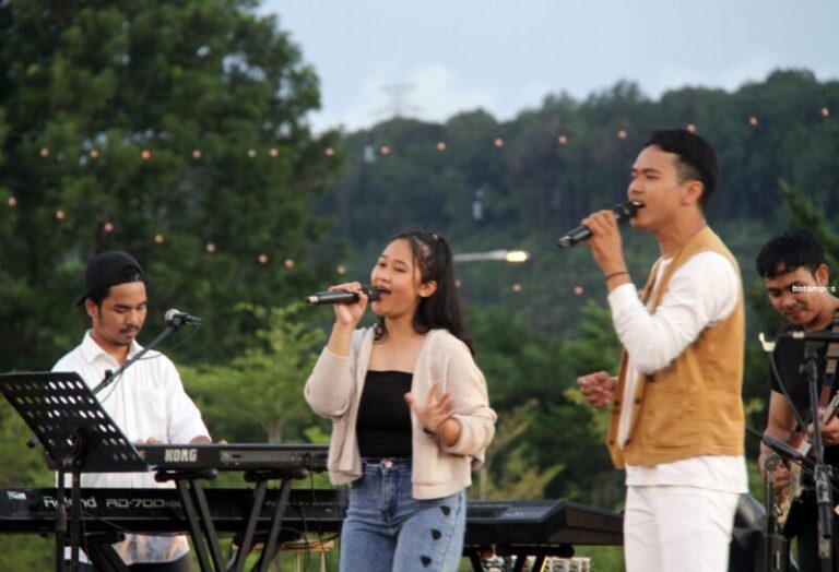 Musisi Jazz di Taman Dang Anom Menarik Minat Warga Batam