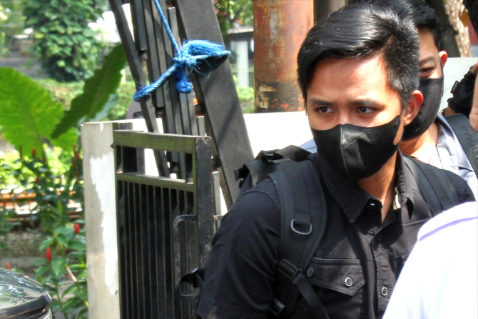 Keluarga Bharada E Terpukul, Orang Tua Masuk RS