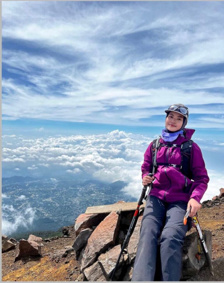 Khansa Syahlaa Aliyah dan Gunung Ke-77 untuk Kado Hari Kemerdekaan