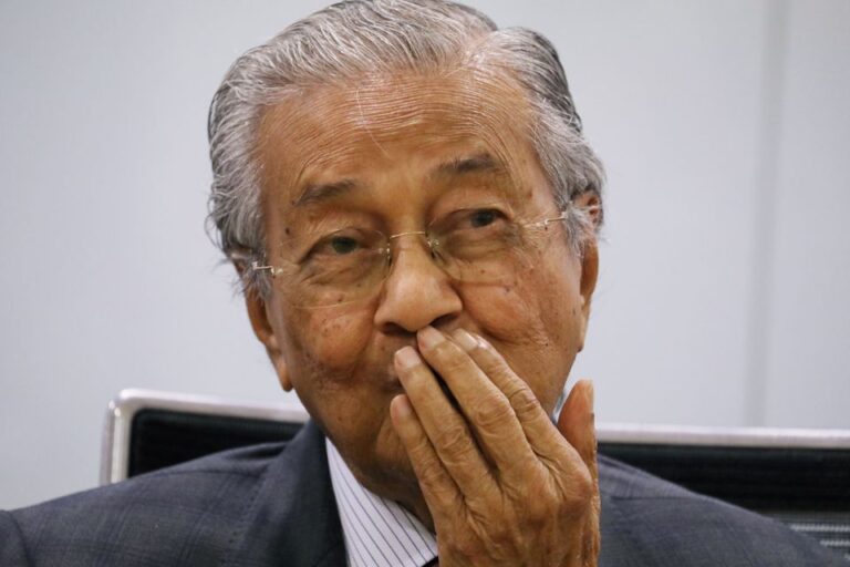 Positif Covid-19, Mantan PM Malaysia Mahathir Mohamad Dilarikan ke Rumah Sakit