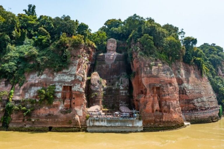Bagian Dasar Buddha Raksasa di Sichuan China Terungkap Gara-gara Kekeringan
