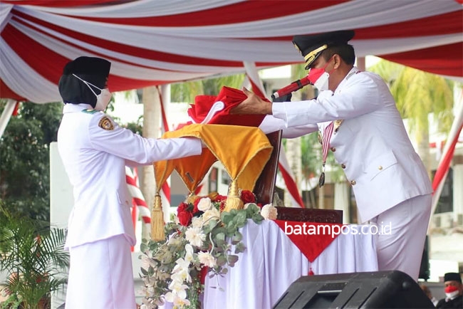 Kibarkan Bendera Merah Putih Satu Bulan Penuh