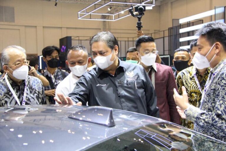 Buka GIIAS 2022, Airlangga: Insentif Pemerintah Disambut Positif Lewat Mobil Listrik