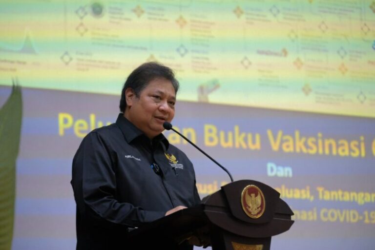 Pemerintah Luncurkan Buku Vaksinasi Covid-19, Isinya Lini Masa Kebijakan dan Dinamika Penanganan Pandemi