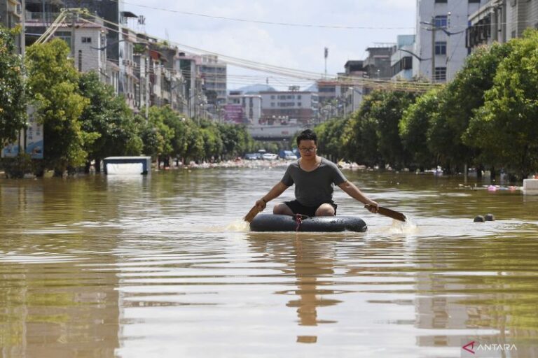 7 Tewas saat Banjir Bandang di Kota Pengzhou, China