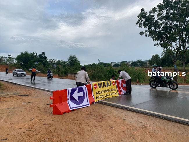 BP Batam Pasang Road Barriers di Jalan Hang Kesturi
