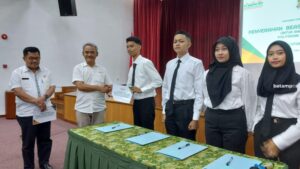 4 Pelajar Bintan Terima Beasiswa dari PT. BIIE Lobam, Dikuliahkan di PBC dan SBTI Lagoi