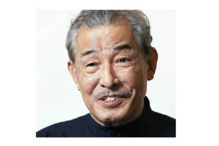 Issey Miyake Rancang 100 Turtleneck Hitam Steve Jobs