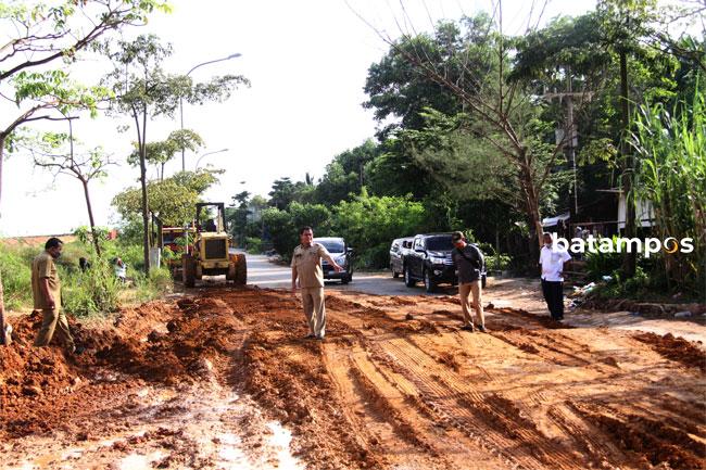 Pemko Batam Lakukan Perbaikan Sementara Kerusakan Jalan Simpang Taiwan
