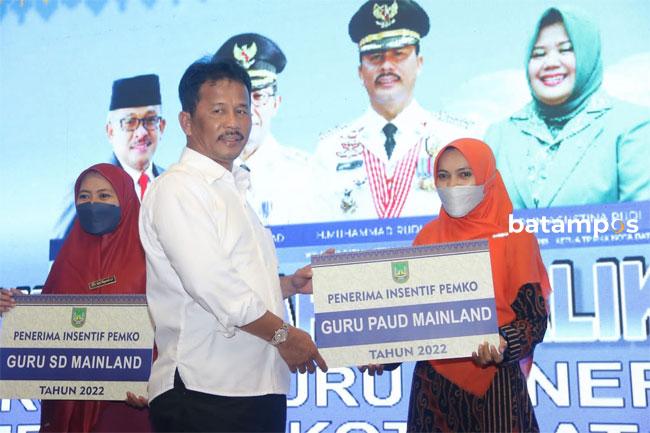 1.342 Guru Swasta di Batam Terima Insentif
