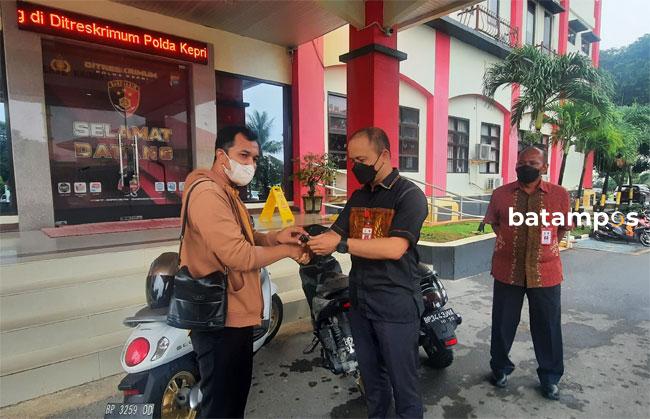 Ditreskrimum Polda Kepri Serahkan Enam Unit Sepeda Motor Kepada Pemiliknya