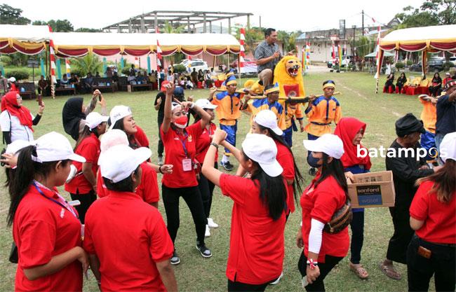 Perayaan HUT RI di Teluk Pandan Sintai Meriah