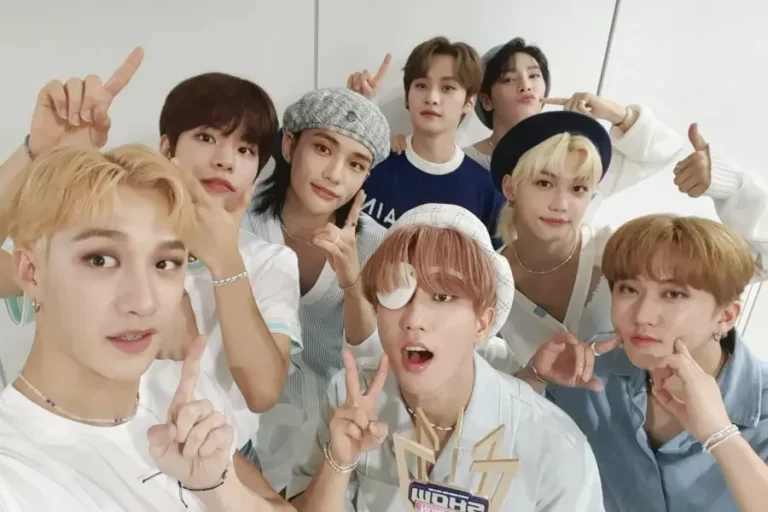 Stray Kids Rilis Mixtape: Time Out untuk Rayakan Hari Jadi Fandom