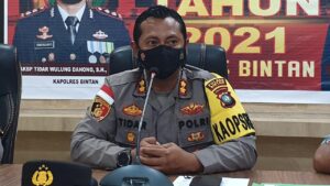 Cari Higgs Domino, Propam Cek Handphone Polisi Bintan 