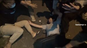 Aparat Bubarkan Paksa Aksi Pengungsi